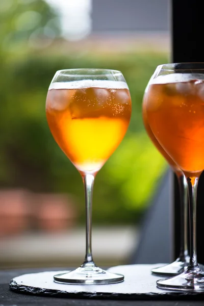 Letní osvěžující aperitiv Drink Aperol Spritz — Stock fotografie