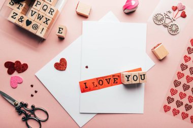 Sevgililer Günü kartı hazırlama süreci