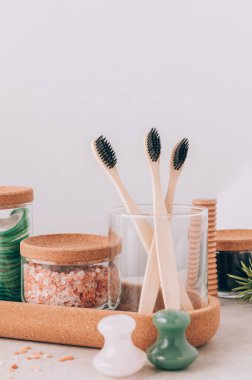 Çevre dostu banyo malzemeleri seti.