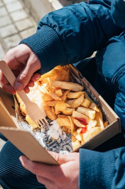 Bezelyeli balık ve patates kızartması