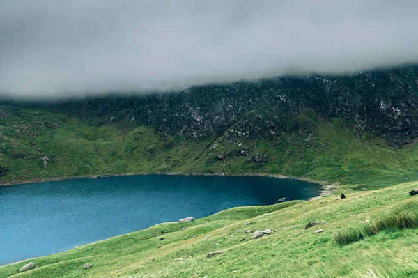 Kuzey Galler 'deki Snowdonia Ulusal Parkı' nın güzel manzarası. — Stok fotoğraf