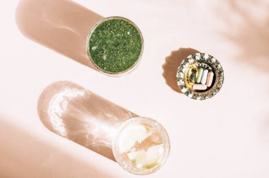 Yeşil Smoothie, Limonlu Su ve Vitaminler