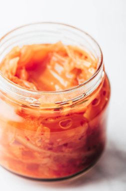 Bir kavanoz Kore kimçisi, mayalanmış lahana.