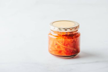 Bir kavanoz Kore kimçisi, mayalanmış lahana.