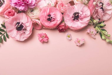 Çiçek aranjmanları, taze ranunculus çiçekleri.
