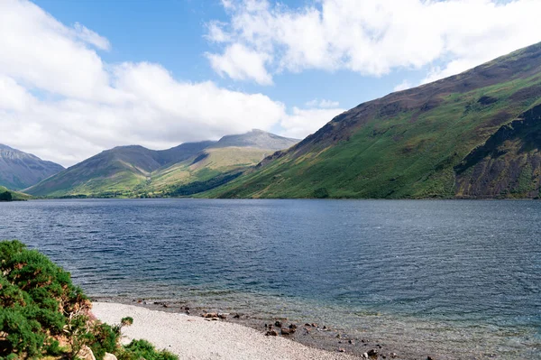 Avloppsvatten sjö i Lake District National Park — Stockfoto