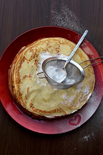 Sucre glace en poudre sur une crêpe — Photo