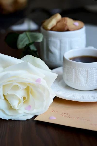 Worden mijn Valentine opmerking, bos van hart gevormde Cookies, Rose en een — Stockfoto