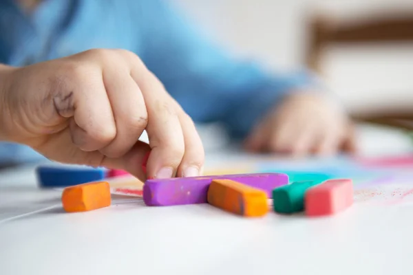 Renkli pastel mangası ile çizim süreci