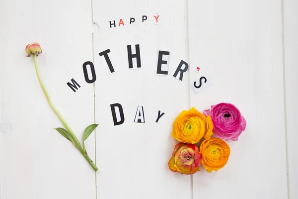 Happy Mothers Day Letters and Ranunculus — Stock Photo, Image