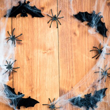 Cadılar Bayramı yarasalar, Web ve ahşap Backgrou siyah örümcekler semboller