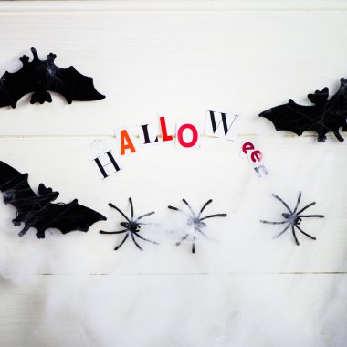 Dergi, yarasalar, Web ve Blac Cadılar Bayramı mektuplar kesildi