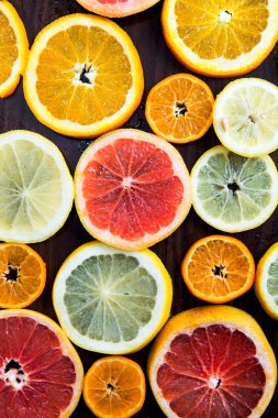 Narenciye meyve dilimleri. Portakal, greyfurt ve limon