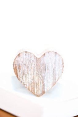 Ahşap beyaz tepsi ahşap gri kalp