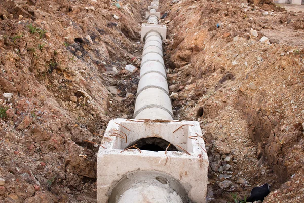 Cement pipeline dike i byggarbetsplatsen — Stockfoto