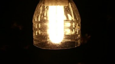 Bir ampul kaynıyor pervane