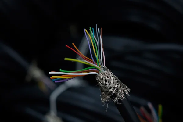 Kabloları ve telleri