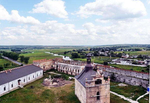 Onarımlar için duvarlı şehir