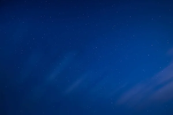 Estrelas no céu noturno de junho — Fotografia de Stock