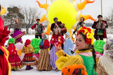 Maslenitsa kutlama Rusya: dans ve şarkı insanlar