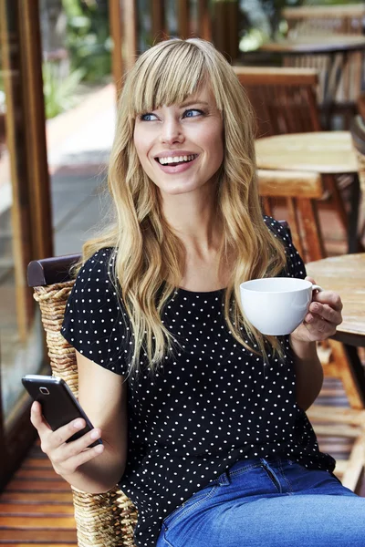 Gelukkig jong vrouw — Stockfoto