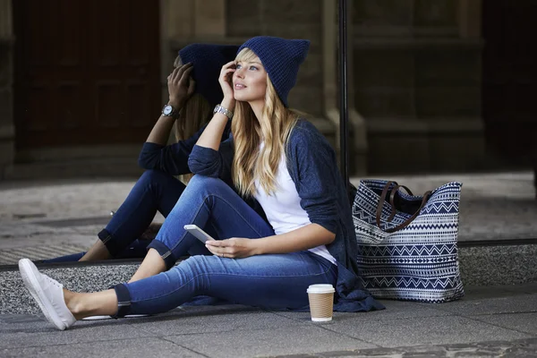 Güzel kadın bir mola