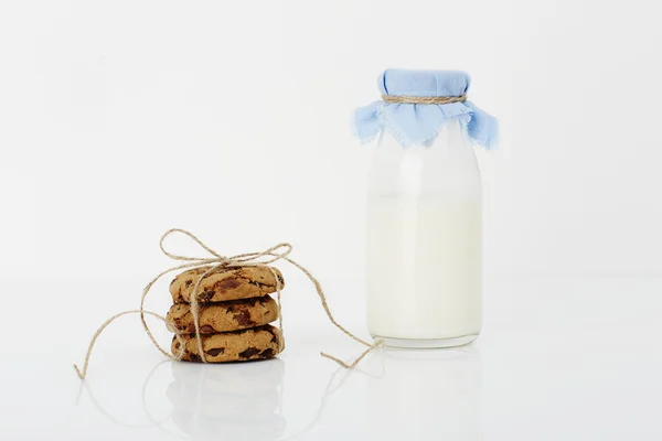 Milk and cookies in white studio — Stock Photo, Image