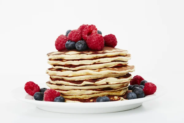 Fresh pancakes topped with fruit — Stock Photo, Image