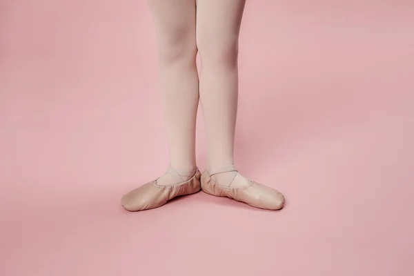 Jonge ballerina in studio — Stockfoto