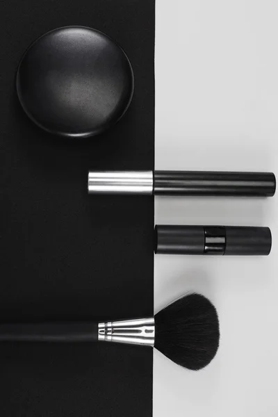 Produits de maquillage monochromes — Photo