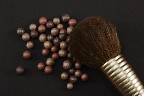 Brush and bronzer balls — Stock Photo, Image