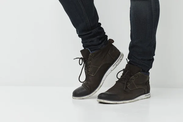 Man dragen van schoenen — Stockfoto