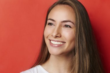 genç esmer uzağa arıyorsunuz