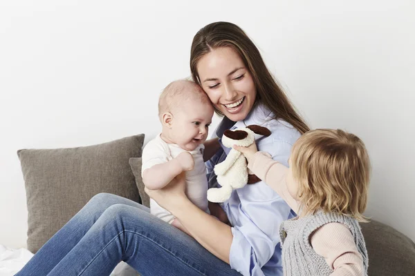 Família bonita de três — Fotografia de Stock