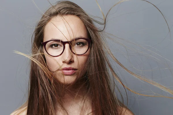 Hermosa morena en gafas —  Fotos de Stock