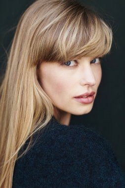 Genç güzel kadın.