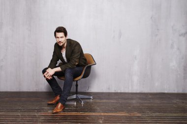 yakışıklı olan sandalye