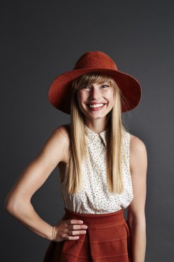 gülümseyen güzel model