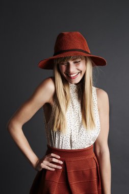 Genç Bayan gülüyor