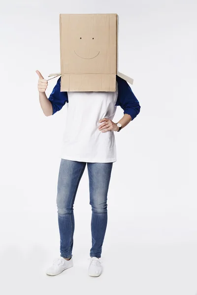 Karton doboz, a mosolygó arc — Stock Fotó