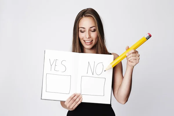 Hermosa mujer votando — Foto de Stock