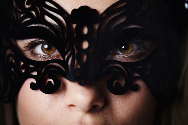 Beautiful woman in ornate mask — Stock Photo, Image