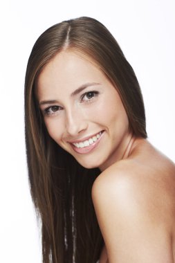 Gülümseyen genç kadın