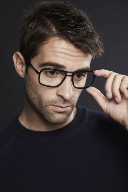 Adam gözlük ayarlama