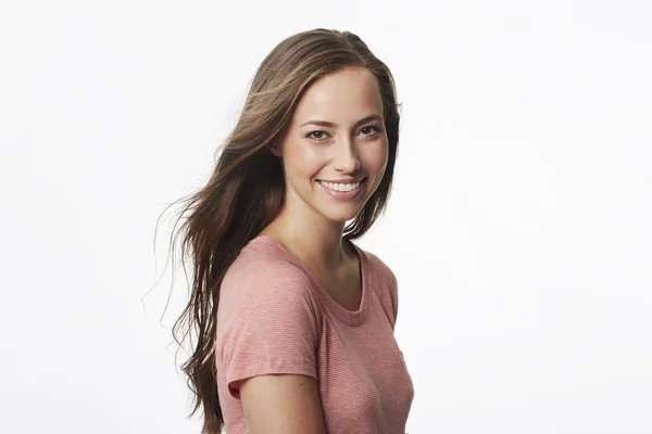 Gülümseyen genç kadın