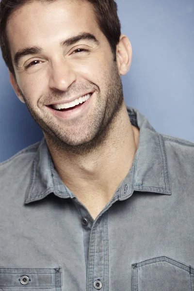 Attractive man smiling — Stock Photo, Image