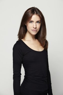 genç bir kadın kılığında