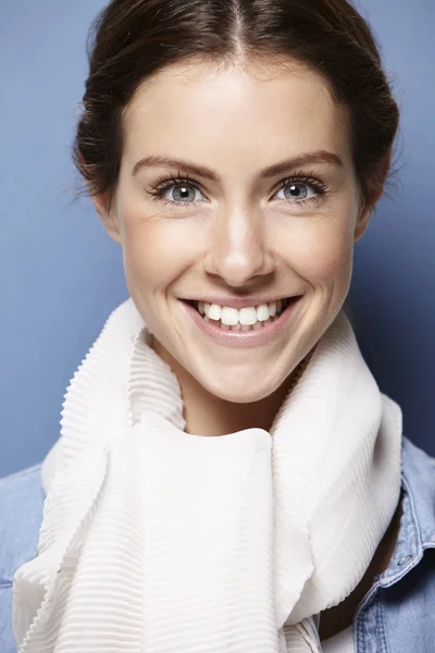 Joven adulto sonriendo — Foto de Stock