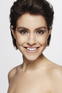 gülümseyen güzel model