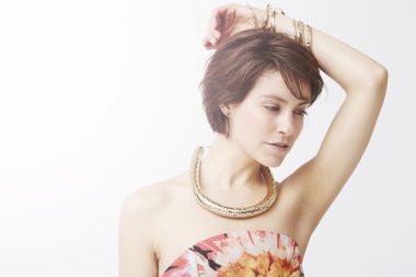 çekici kadın kılığında